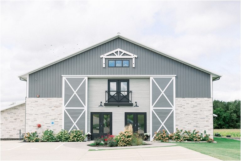 Ashton Hill Farm Cedar Rapids Wedding 