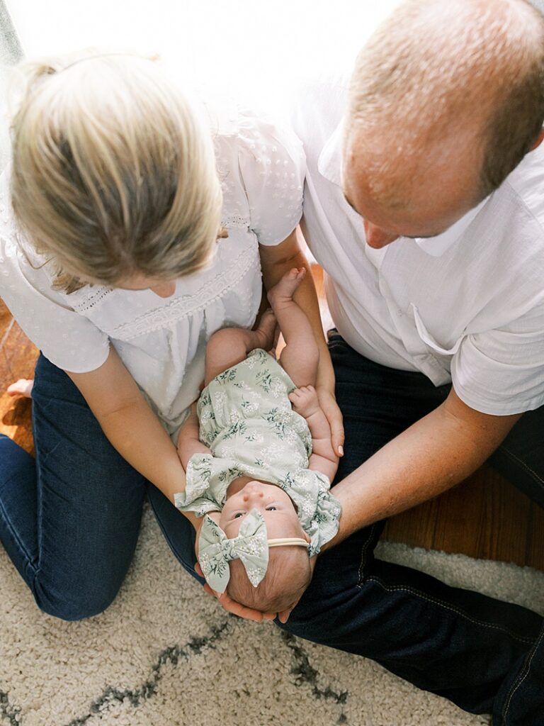 Home newborn family photos in Oskaloosa